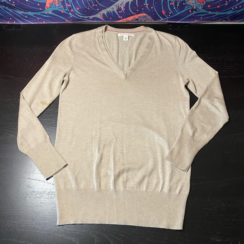 Banana Republic Men's V-Neck Sweater in Light Beige